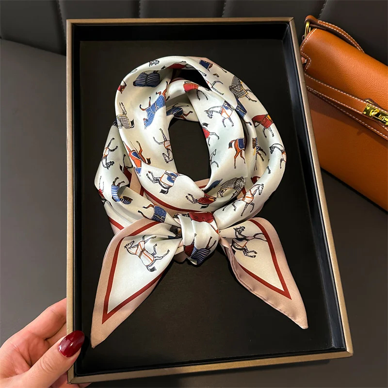 Women Bags 2026 Trends - وشاح نسائي جديد بتصميم حصان 2026،