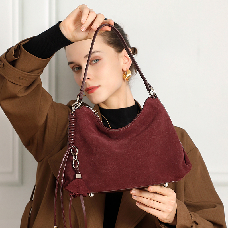 حقائب هوبو عصرية من الجلد السو - مراجعة Women Bags 2026 Trends وسعره