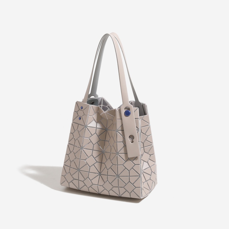 حقيبة يد نسائية عصرية بتصميم ه - مراجعة Women Bags 2026 Trends وسعره